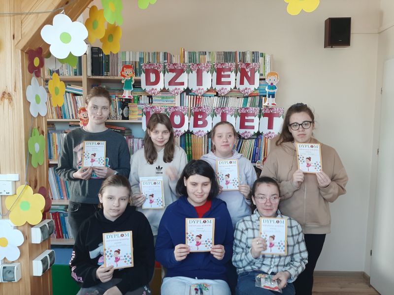 Dzień Kobiet w&nbsp;bibliotece szkolnej.