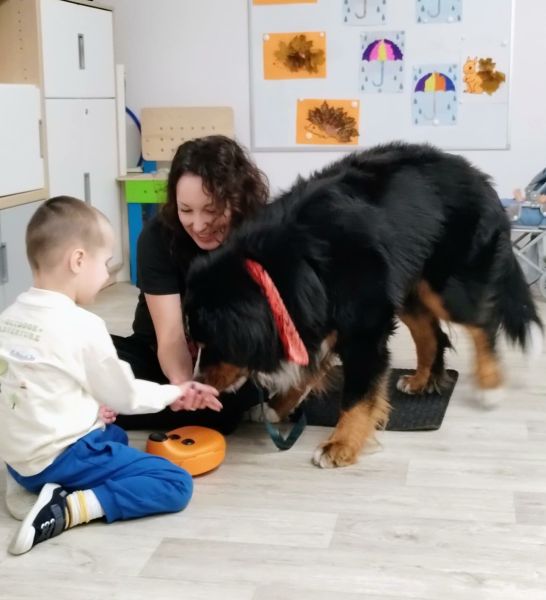 Dogoterapia, jako alternatywna metoda terapii wspierająca rozwój dzieci.