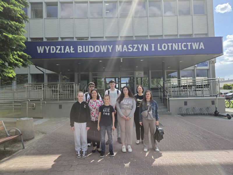 Uczniowie naszego ośrodka na pokazach fizycznych.